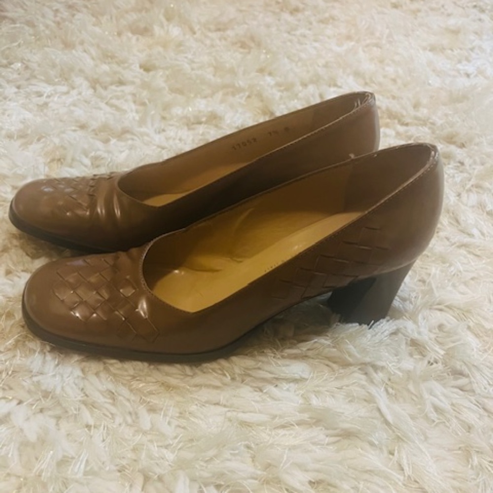 Bottega Veneta Shoes - Size 7.5B - Tan